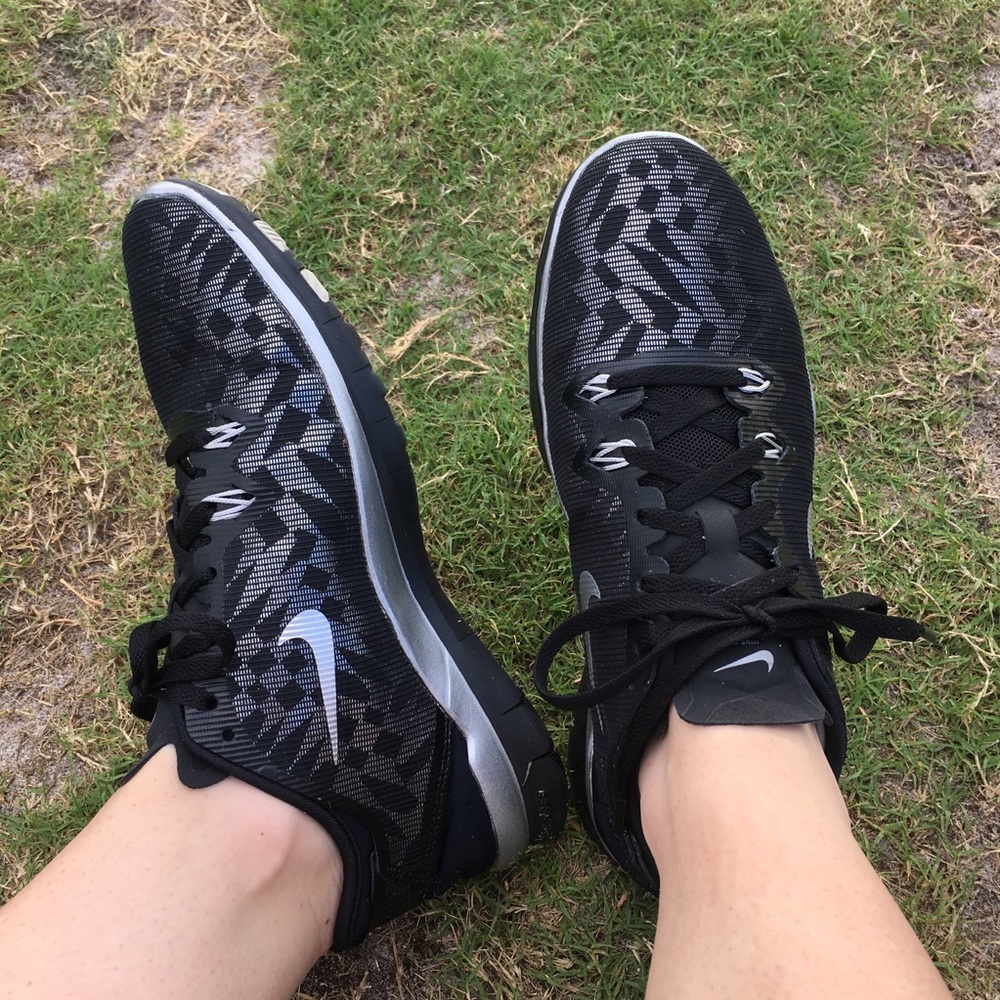 Nike free tennis shoes